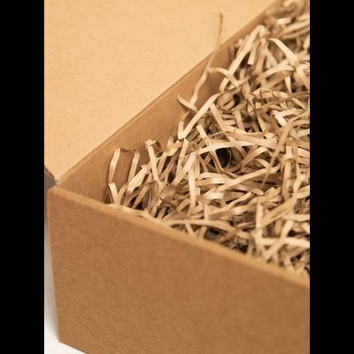 Подарочная коробка GILEV 32x22x10см с наполнителем и красной лентой