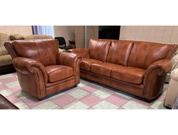 Итальянский гарнитур: диван + кресло. С очень большой скидкой (выставочный образец). Полностью в натуральной коже premium класса.