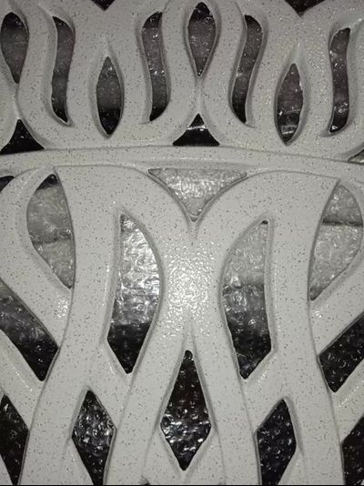 Белый стол из литого алюминия Louis X