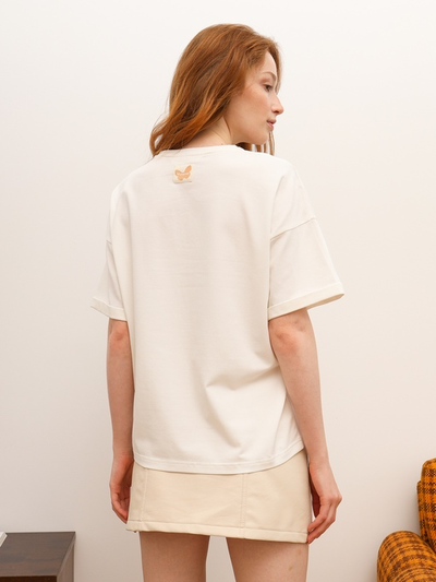 Женская футболка светлая "Цветочные кеды"