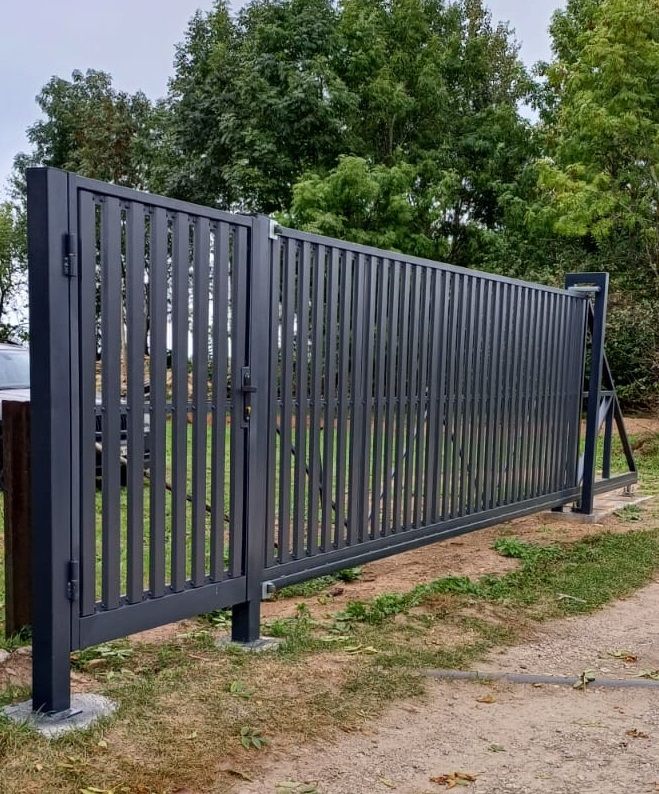 Ворота и заборы в Пскове