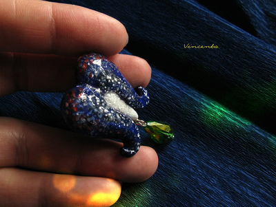 Авангардная брошь "Цветок с Планеты Сокровищ" из термоглины с хрустальной каплей