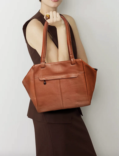 (АРТИКУЛ: 10005/8) СУМКА ЖЕНСКАЯ СРЕДНЕГО РАЗМЕРА, НАТУРАЛЬНАЯ КОЖА, РЫЖАЯ, СПЕРЕДИ  КАРМАН, РУЧКИ ЧЕРЕЗ ПЛЕЧО