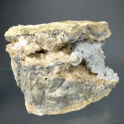 Целестин  и кальцит. Дагестан. Россия. 80*80*70мм