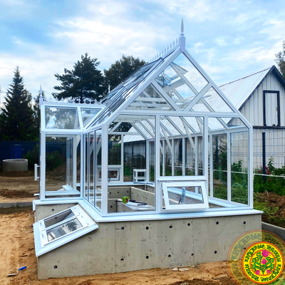 Базовая комплектация теплицы в английском стиле с холлом из стекала и алюминия ЕЛИЗАВЕТА XS размером 5000 x 2500 мм