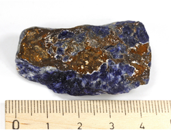 Содалит, необработанный "дикий" образец, Бразилия (43*29*19 мм, 31 г) №35204