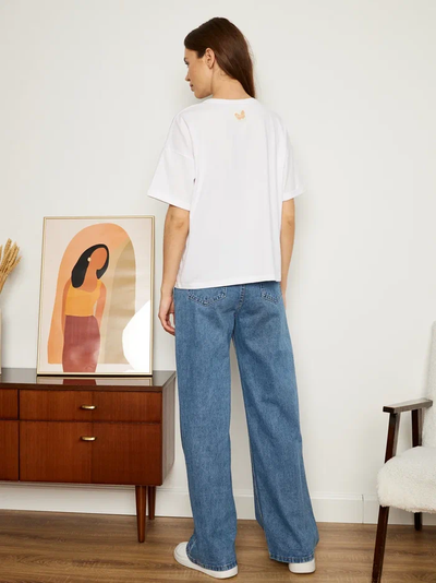 ЖЕНСКАЯ ФУТБОЛКА БЕЛАЯ "ЦВЕТОЧНЫЕ КЕДЫ"