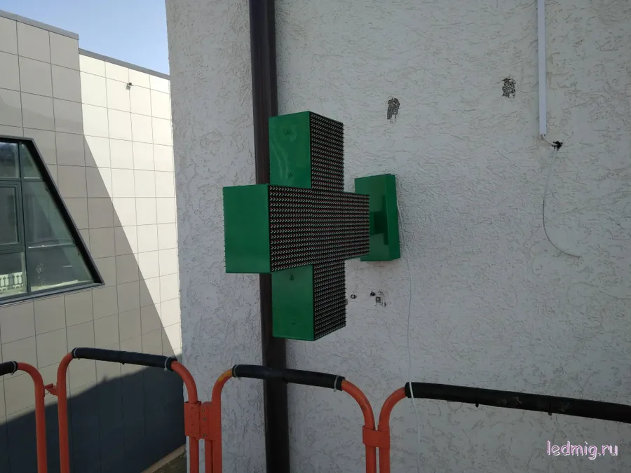 Фото аптечного креста 50*50см двухсторонний