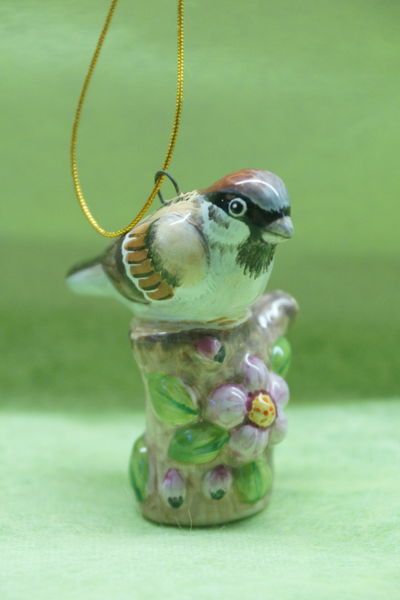 Воробей - птички на дереве