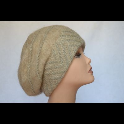 Бежевый теплый зимний берет Vizio Италия 5854