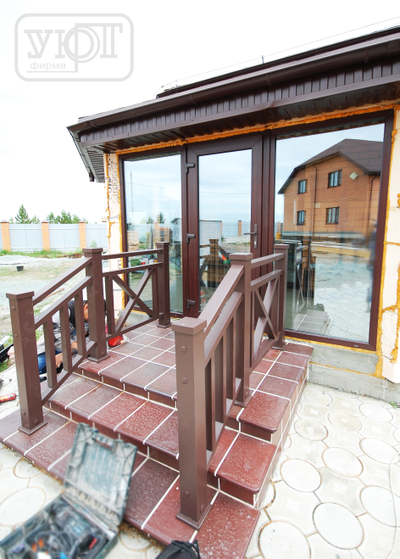 Л4/1. Уличное ограждение из массива Лиственницы под водной эмалью