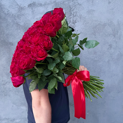 Букет красных роз 51 шт