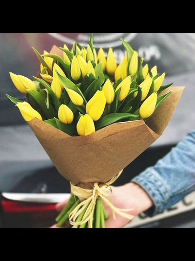 Букет из 31 желтого тюльпана