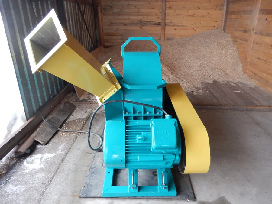 Вид сбоку РДМ-600 с удлинителем приёмной горловины.