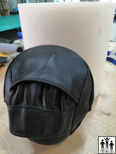 Лапы боксерские вогнутые натуральная кожа с закрытыми пальцами