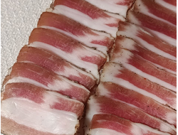 Домашнее сало нарезка с черным перцем и чесноком | ферма СытникЪ