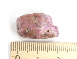 Корунд красный (рубин), кристалл, Мьянма (21*14*11 мм, 6,6 г) №36090