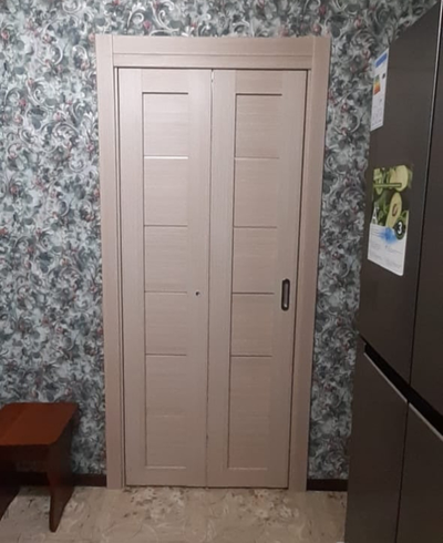 ДВЕРЬ-КНИЖКА(СИММЕТРИЧНАЯ). OPTIMA PORTE/ TURIN (ТУРИН) 506 БЕЛЕНЫЙ ДУБ/ СТЕКЛО САТИН СВЕТЛОЕ