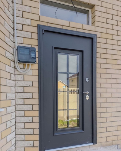 VENMAR (ВЕНМАР). НЕАПОЛЬ 100 мм/ СТАЛЬ 1,8 мм/ С КОВКОЙ ВНУТРИ СТЕКЛОПАКЕТА, МУАР СЕРЫЙ Ral 7016/ БЕЛЫЙ СОФТ