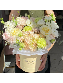 Букет в шляпной коробке микс цветов M №2