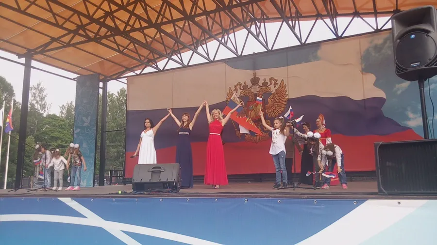 День России 12 июня