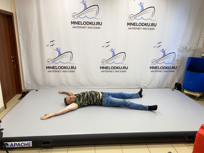 Плот APACHE 400*200 см сравнение с человеком 180 см