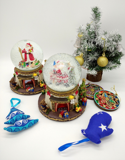 Большой Новогодний снежный шар музыкальный "У камина" 19*16*16см, (Два типа)