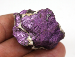 Пурпурит с белыми прожилками, коллекционный образец, Намибия (39*29*28 мм, 39 г) №37555