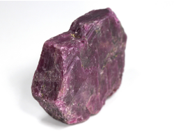 Корунд красный (рубин), кристалл, Мьянма (44*35*15 мм, 54 г) №28657