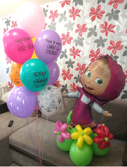 Композиция "Маша на полянке с фонтаном из 10 шаров"