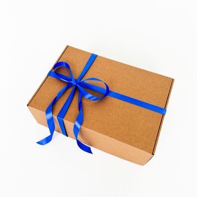 3 штуки - Подарочная коробка GILEV 37х26х12см с наполнителем и синей лентой