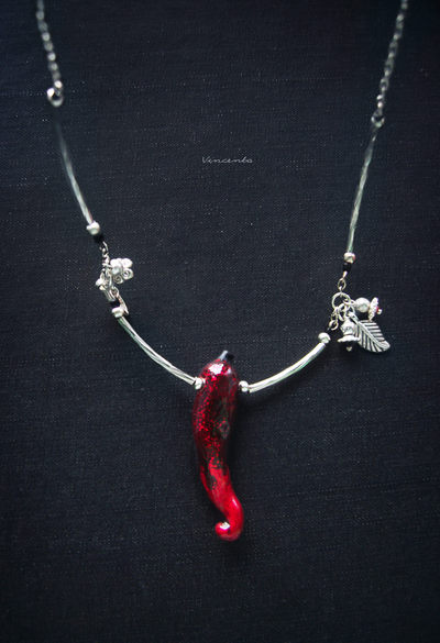 Подвеска с мерцающим перцем "Из сада Наваждений", стиль - готическая романтика