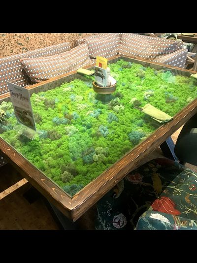 мебель для ресторана, мебель для кафе, мебель для бара, эко стиль, стеклянный стол, мох в интерьере