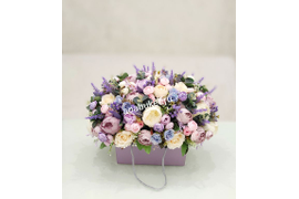 Композиции из искусственных цветов удлинённой формы могут стать ярким акцентом в любом интерьере, добавляя ему свежести и оригинальности 2