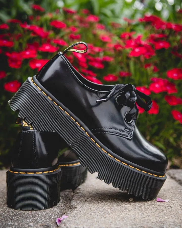 Полуботинки Dr Martens 1461 на платформе, шнуровка атласными лентами.
