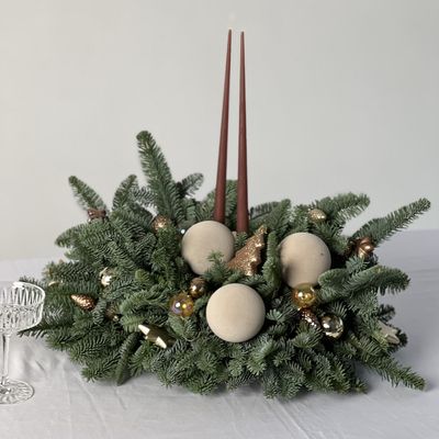 Композиция из нобилиса со свечами на стол