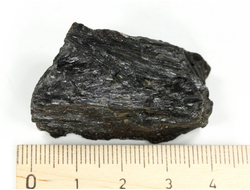 Нуумит (жедрит-антофиллит), необработанный образец, Гренландия (40*24*20 мм, 33 г) №29923