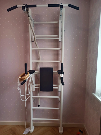 Спортивный комплекс для дома  деревянный. С турником , брусьями и  скамьей для пресса   (Белый)