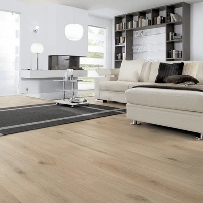 Биополы Wineo PURLINE 1000 wood Island Oak Sand PL044R в интерьере гостиной