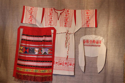 Русская народная женская рубаха "Покосная с плетеным поясом."