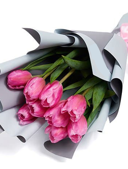9 розовых тюльпанов в дизайнерской упаковке