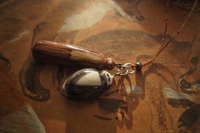 Необычный брелок-подвеска для мобильного "Пуаро и Гастингс"