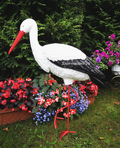 Аист  115*72 см  2,8кг  полистоун Россия 2859/012484  Аист - является символом новой жизни. Согласно русским народным поверьям, аист - птица, приносясчастьВаш е щая в дом. Также аист покровительствует рождению детей.