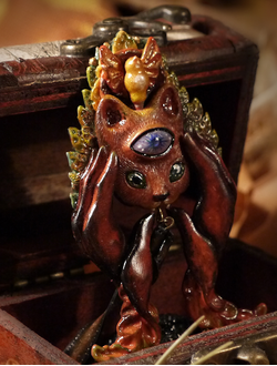 Коллекционная брошь "Кошачья фотокамера" в стиле стимпанк и Алисы в Стране Чудес