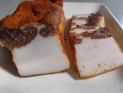 Сало с красным перцем и копченой паприкой | ферма СытникЪ