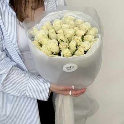 Букет из 35 белых роз