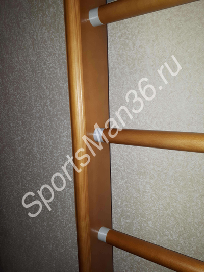 Стойка и перекладины KARUSSELL Цвет дерева: мед, цвет металла: серебро.