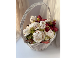 Корзина с пионами из зефира