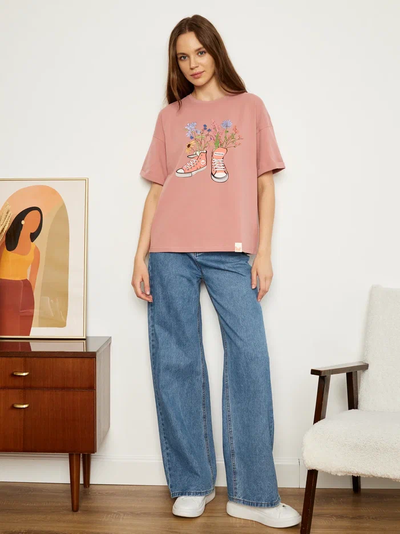 ЖЕНСКАЯ ФУТБОЛКА РОЗОВЫЙ "ЦВЕТОЧНЫЕ КЕДЫ"