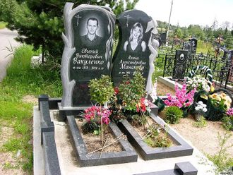 Картинка горизонтального памятника на могилу для двоих с гравировкой в СПб